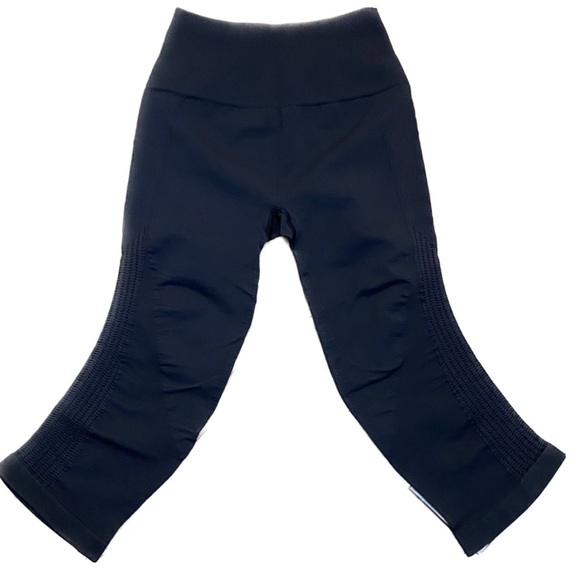 Lululemon In The Flow Crop Size 4 - Picture 2 of 8